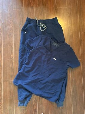 FIGS Women's Scrub Set Size Medium